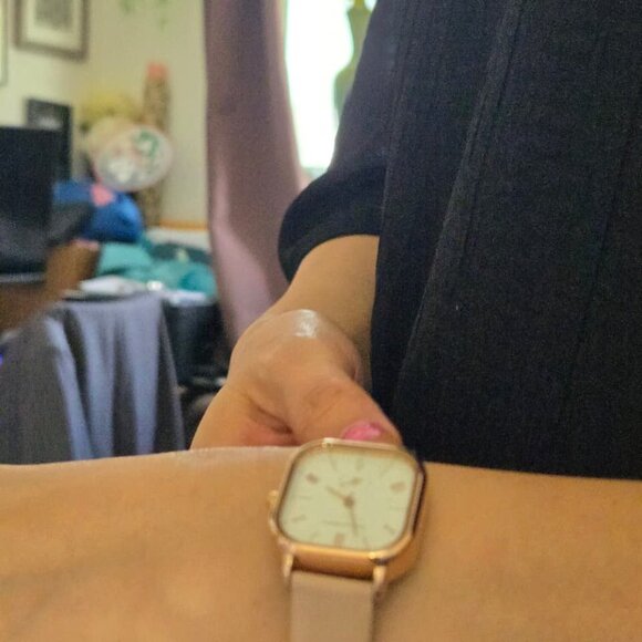 Square Quantz Lady's Watch - Picture 4 of 5